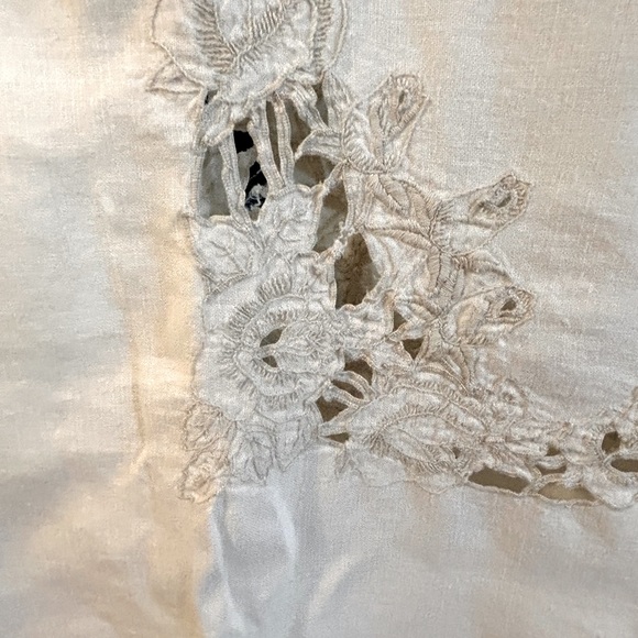 COTTON LINEN TABLE CLOTH WITH CUT OUT DESIGN AND EMBROIDERED TRIM 54” X 72” - Picture 5 of 12